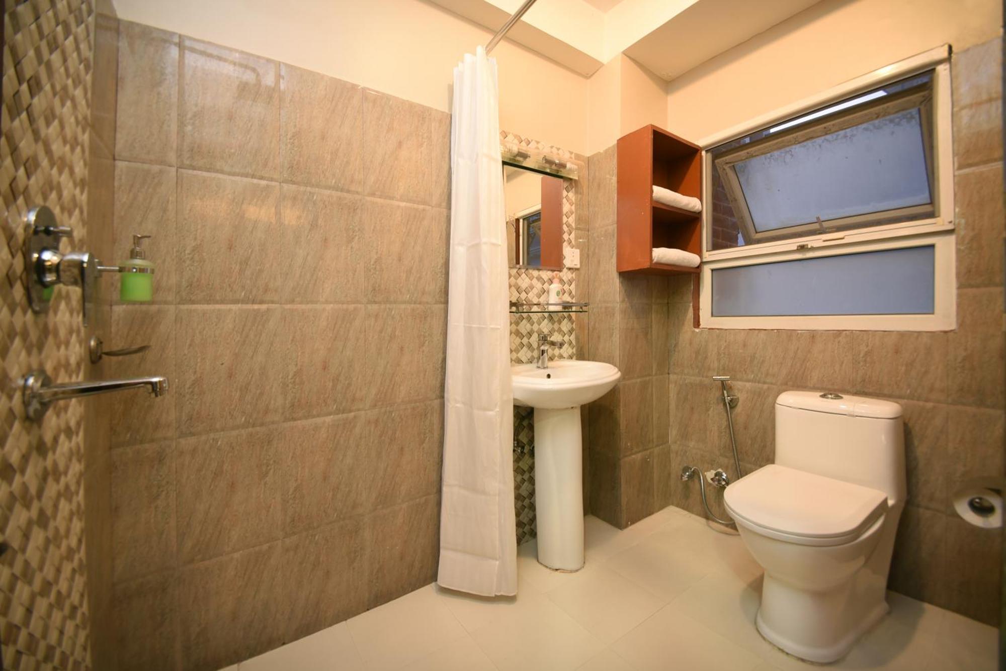 Mums Homestay & Studio Apartments Катманду Экстерьер фото