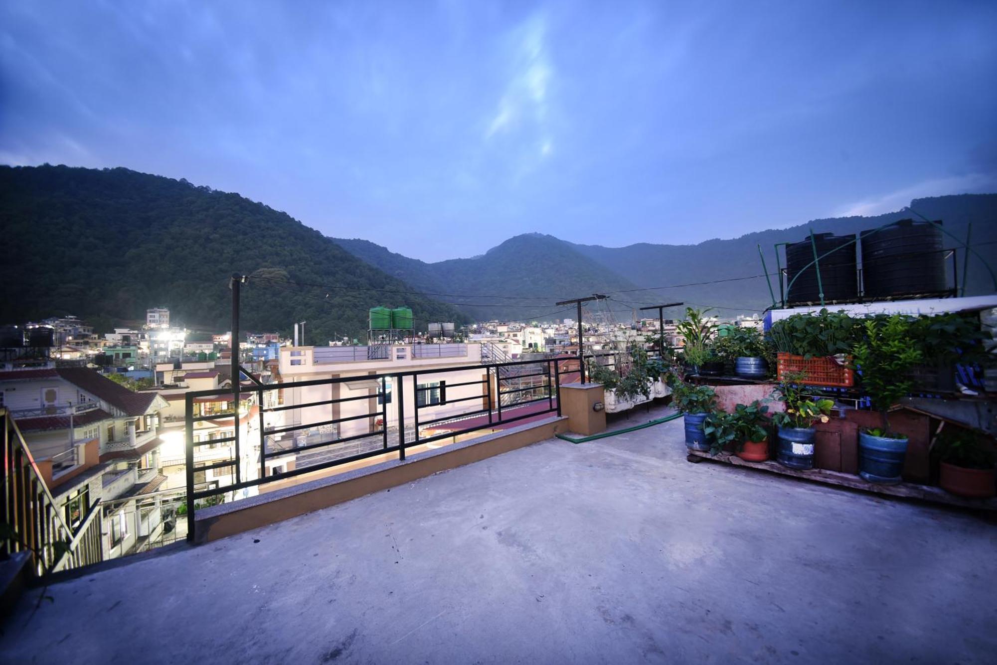 Mums Homestay & Studio Apartments Катманду Экстерьер фото