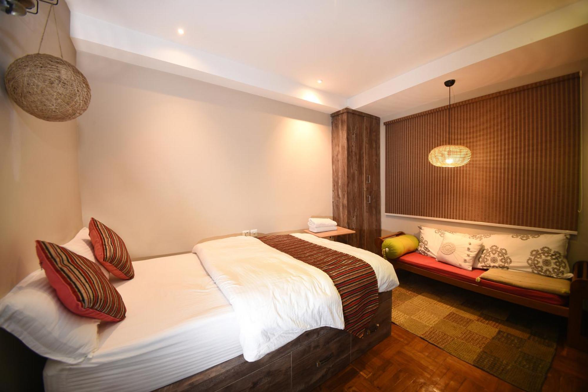 Mums Homestay & Studio Apartments Катманду Экстерьер фото