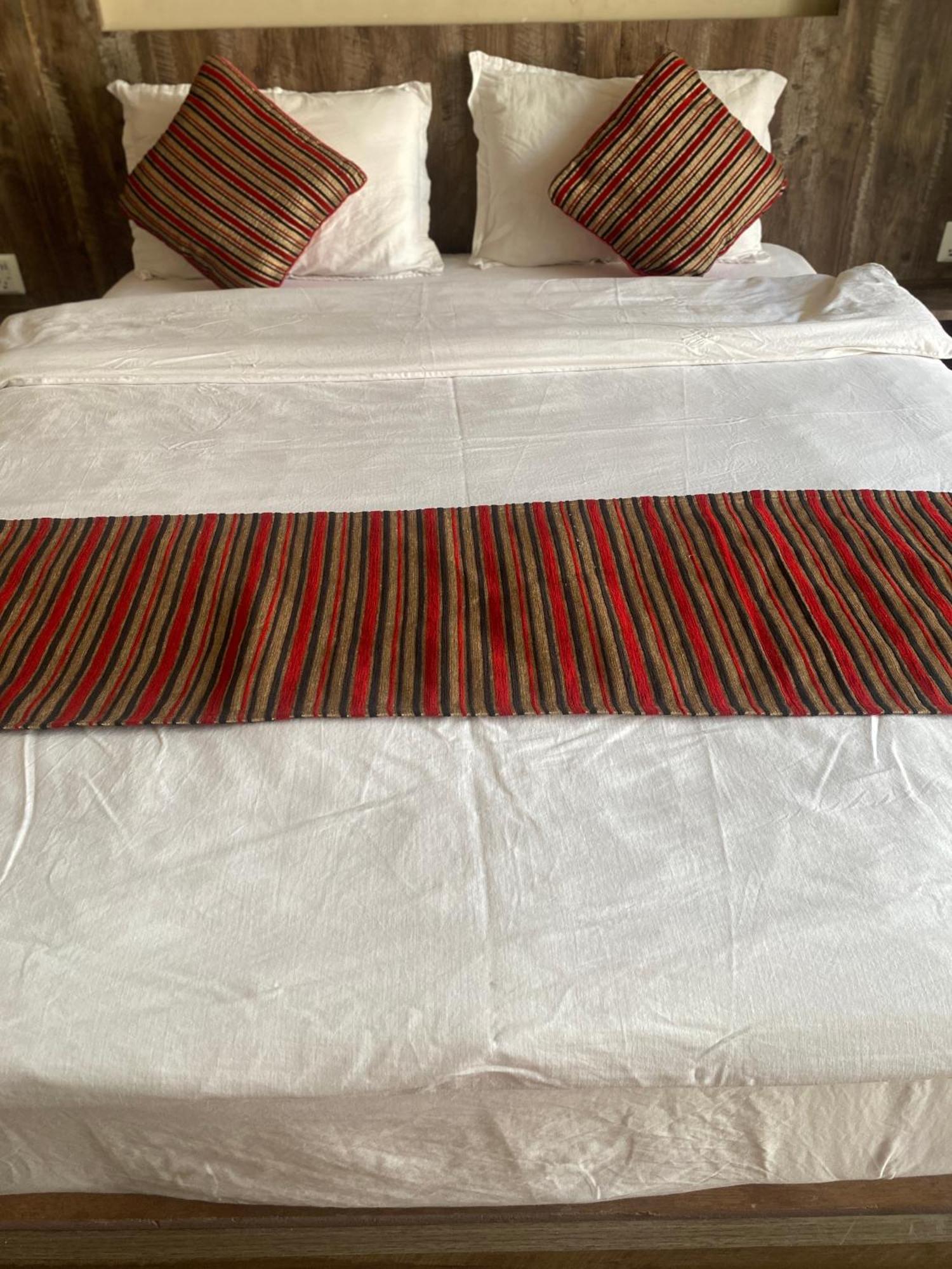 Mums Homestay & Studio Apartments Катманду Экстерьер фото