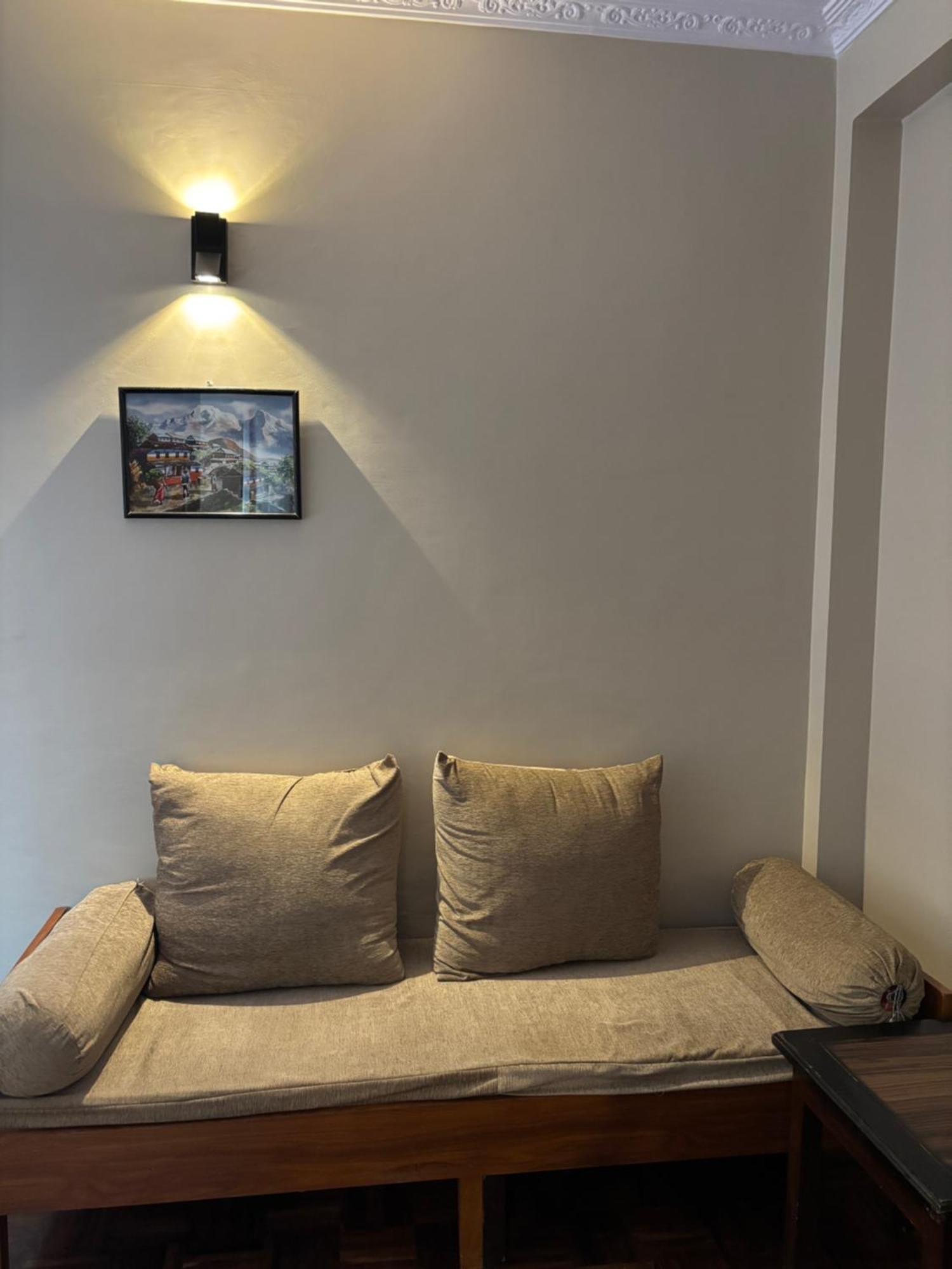 Mums Homestay & Studio Apartments Катманду Экстерьер фото
