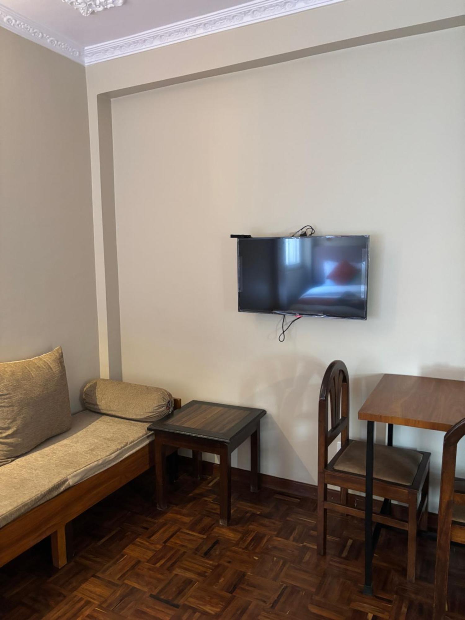 Mums Homestay & Studio Apartments Катманду Экстерьер фото